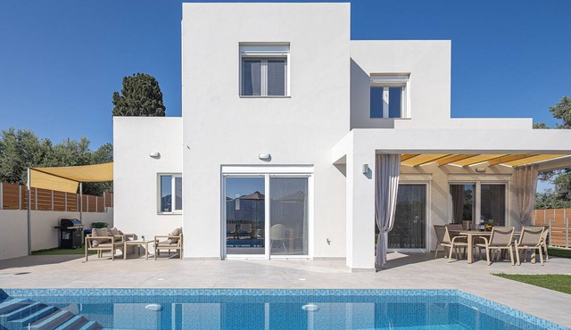 Casa del Olive,vacation rental,pool,private parking in Choumeri