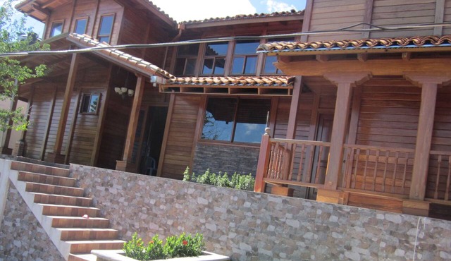 Casa Madera: expansive views and spacious comfort in Miramar