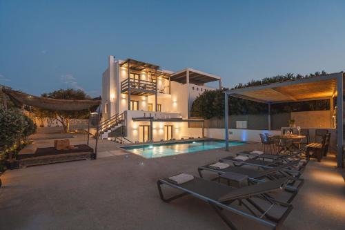 Cedar Forest Alyko Oceanfront 4BR Villa with Private Heated Pool & Beach Access in Naxos Chora