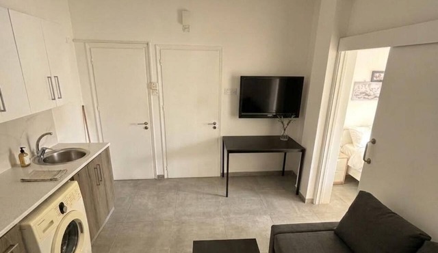 Central Larnaca apartment - AC, WiFi & short walk to the beach
