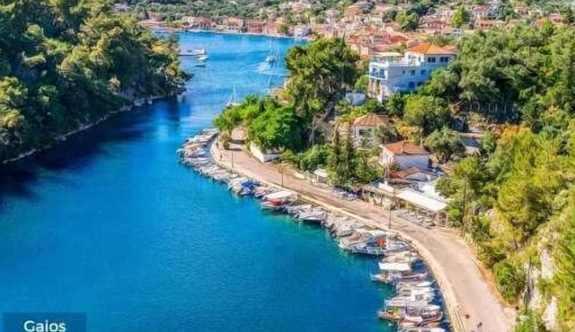 Centrally located 2 bedroom apartment w/ sea view in Loggos