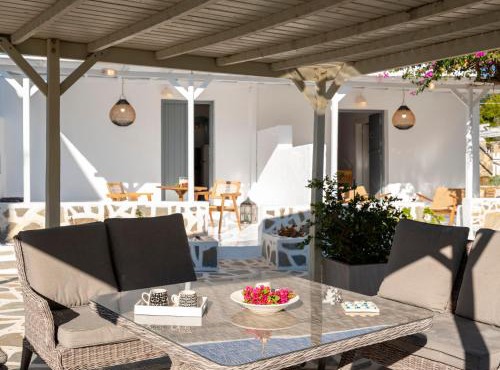 Chanos Luxury Suites Paros in Aliki