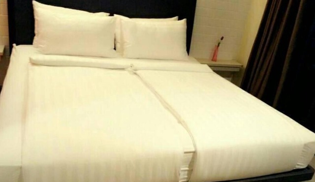 Charming Double Room in Hotel close to Airport
