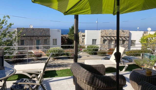 Charming 2-Bedroom Apartment with Ocean Views in Bahçeli in Bahçeli