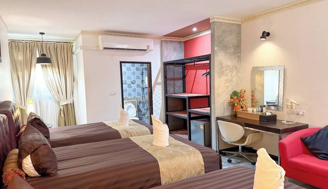 Chiangmai Lanna & Modern Loft Hotel