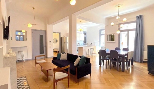 Chic 5BR Seaside Pasalimani Apt Next to Marina Zea in Pireas
