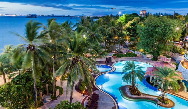 Cholchan Pattaya Beach Resort - SHA Extra Plus