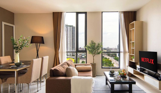 City View · Pool, Gym, Fast Wi-Fi