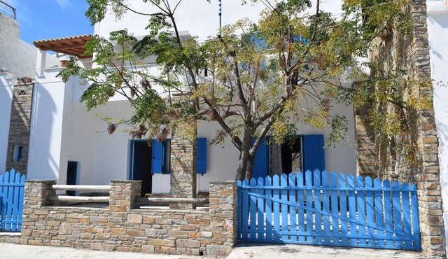 Clio's Beach House - Deluxe Beach front property in Ormos Korthiou