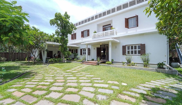 Colonial Estate, 12BR, Sleeps up to 32