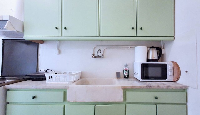 Comfortable Apt near Larissis Metro in Athina