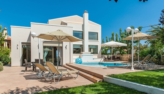 Countryside villa with private pool and views