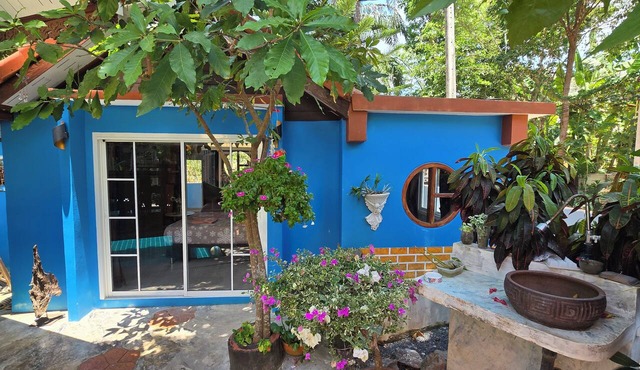Cozy 1 bedroom bungalow with AC in beautiful Koh Lanta in koh lanta