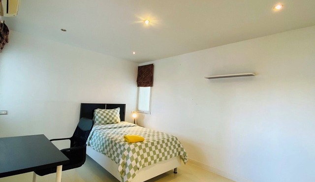 Cozy 2-bedroom condo in Phuket Town with AC, WiFi