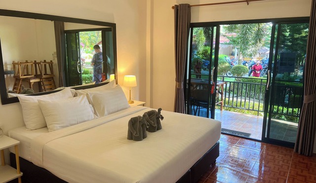 Cozy bungalow in serene Koh Lanta with WiFi, AC