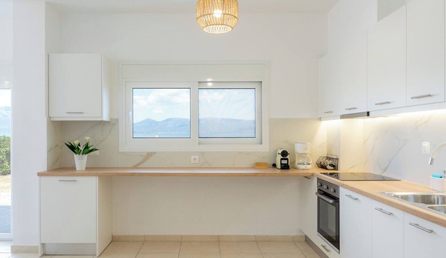 Cozy Coastal Apartment in Oropos! Perfect for Relaxing Getaways!