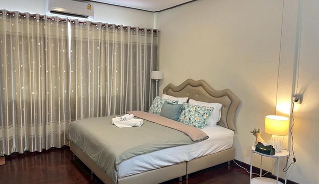 Cozy Stay , 5 mins walk to MRT Bang kapi