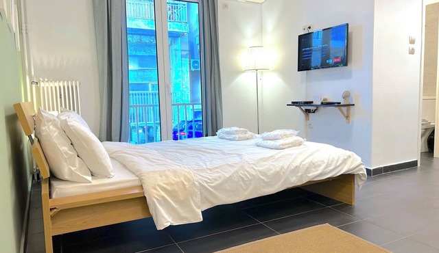Cozy Studio Near City Center I Walk to Metro in Athina