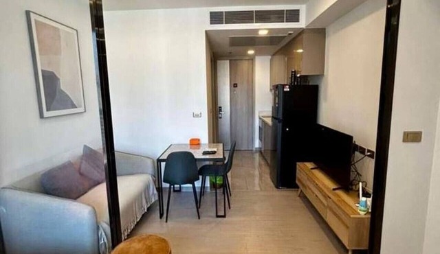 Cozy Studio w/Table, Gym & Infinity Pool, MRT 200m in Huai Khwang