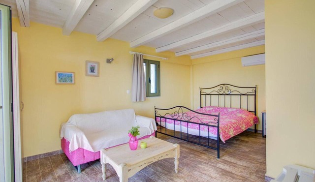 Danae – Cozy Sea-View Retreat in the Peloponnese in Λεύκτρο