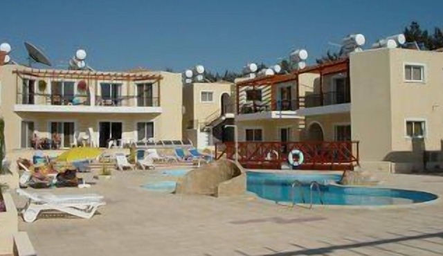 Delightful Apartment with Shared Pool - TV, Wifi, AC - Modern and Well Equipped in Paphos