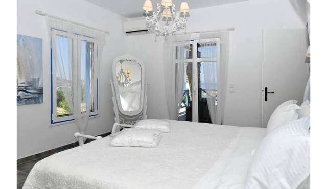 Deluxe Suite with Panoramic Sunset View by KaiYA in Krotiri