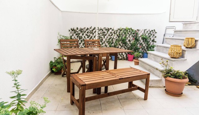 Dimitra's cozy studio in old town with backyard! in Agios Pavlos