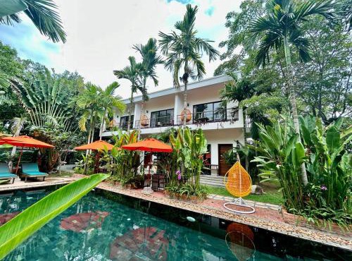 Duplex Loft, King Bed, Balconies, Fast WIFI, Pool & Garden
