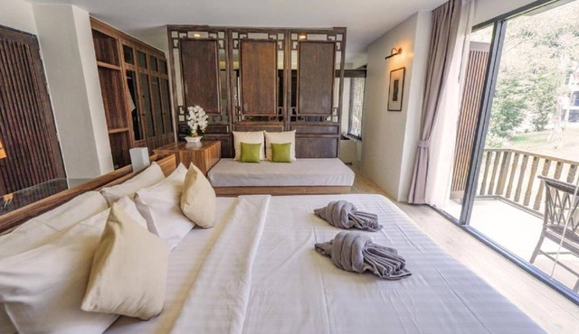 Earth Suite double room with balcony Koh Lanta
