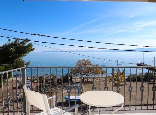 East & West Seaside Apartments in Gialtra