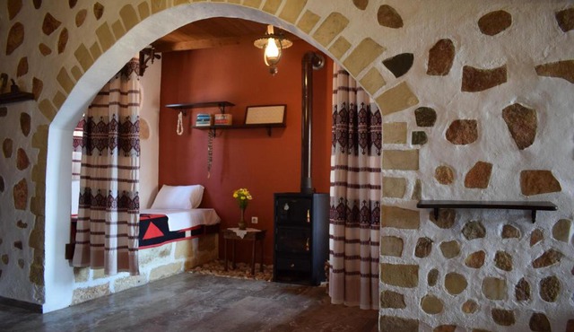 Eirini's Stone House in Megála Khoráfia