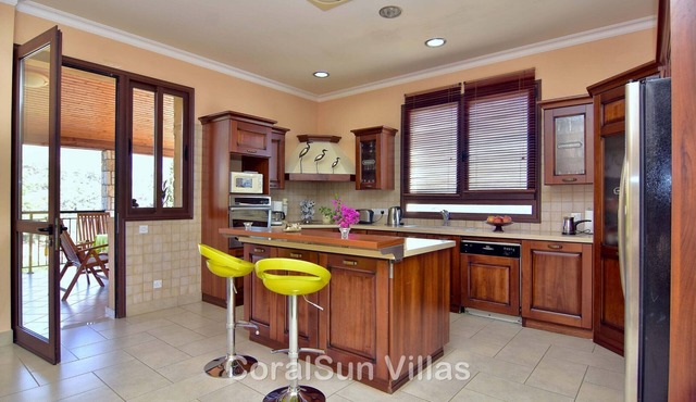 Elite, Spectacular Villa Enormous HEATED Pool Gym Excellent Location - Sleeps 15 in Argaka