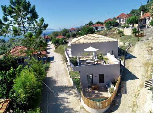 Elsa Modern Apartments in Paleros