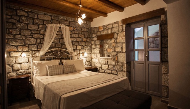 En Plo Luxury Suites in East Mani