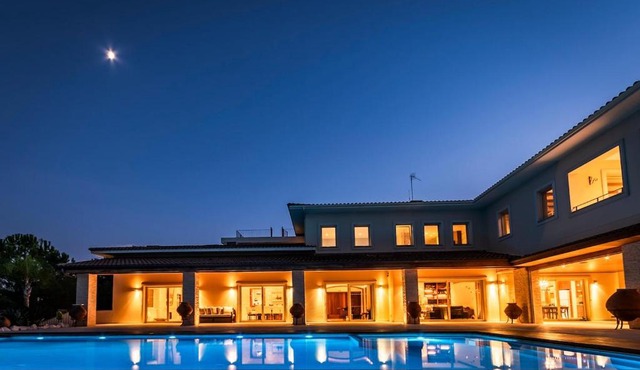 Epavli Papadopoulou - Luxurious Mansion Villa