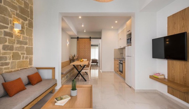 Esplanade Apartments - Heated Pool