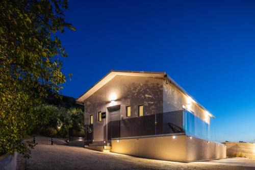 ÉTHAFOS Luxury Apartment in Tsikalariá