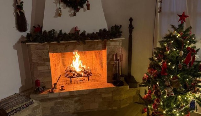 Evnia Romantic Winter Retreat Private Hot Tub Fireplace in Rotásion