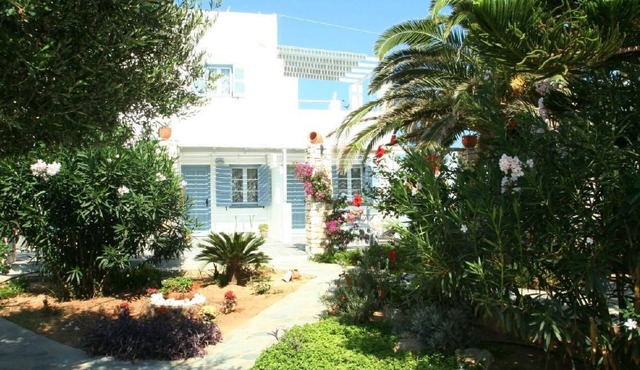 Exklusives Garten-Appartment in Paros by Interhome in Ampelas