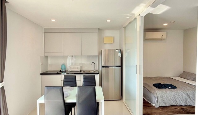 Family 2 bdrm pool view, big balcony, AC, Wifi and Kitchen