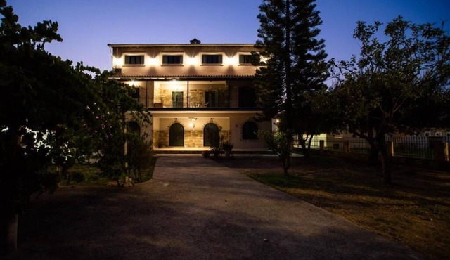 Family friendly apartment next to the sea in Λευκίμμη Κέρκυρα