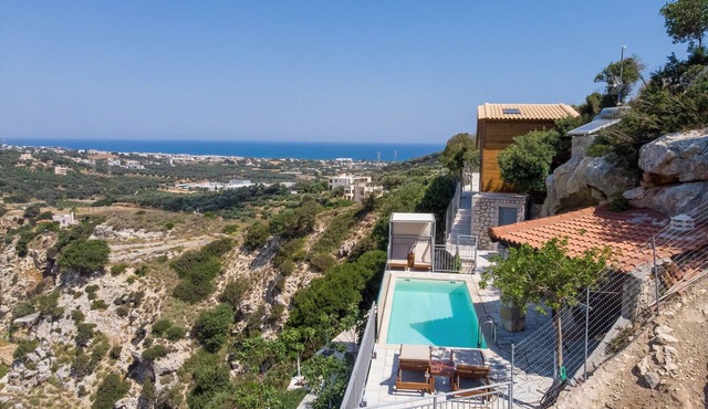 Faragi Sophie villa,private pool, nice views,Rethymno in Maroulas