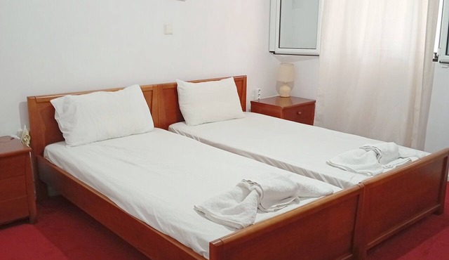 'First Floor' Room Shared Pool and Wi-Fi in Nikiana