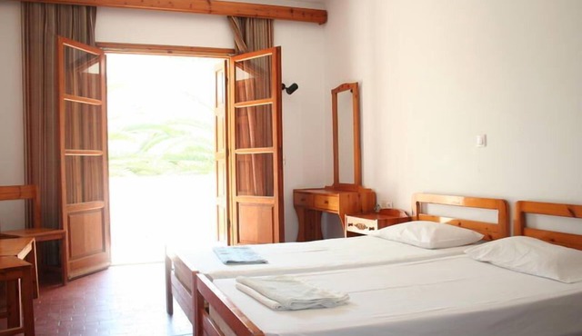 Flisvos Hotel in Ios