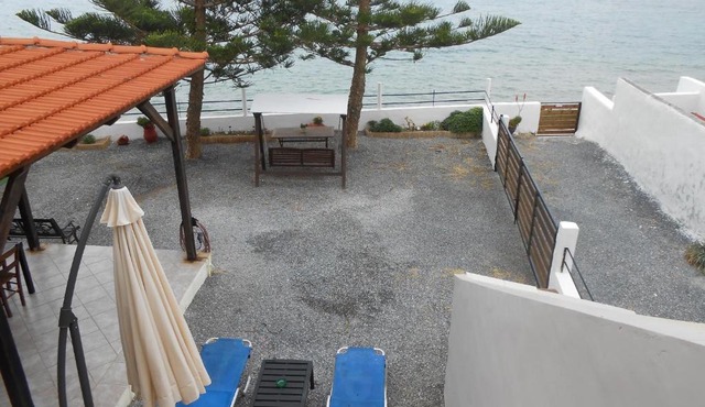 Frosso's Sea Apartments in Kokkini Khanion
