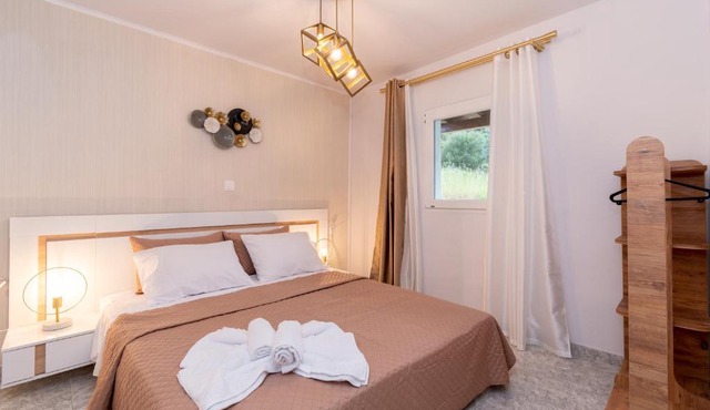 George's sea view apartment in Toroni
