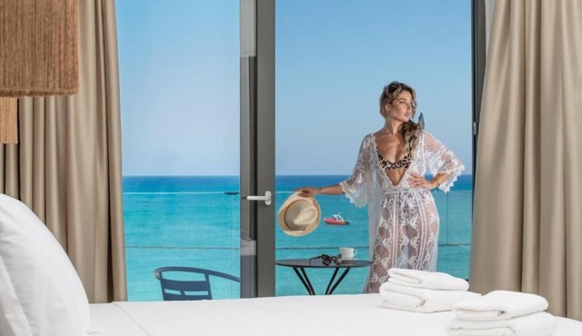 Golden Bee Lifestyle in Hersonissos