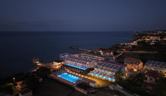 Golden Coast Beachfront Resort in Kipseli