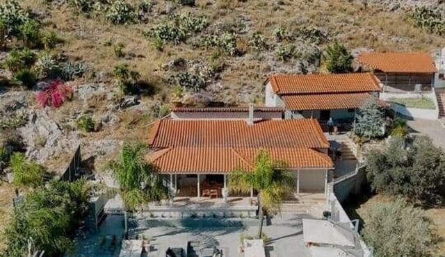 Two Individual Villas Pool & Spa tub 8 guests in Δημοτική Κοινότητα Ναυπλιέων