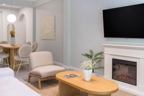 Grand 3-BDR APT in Lively Kypseli W Fireplace!